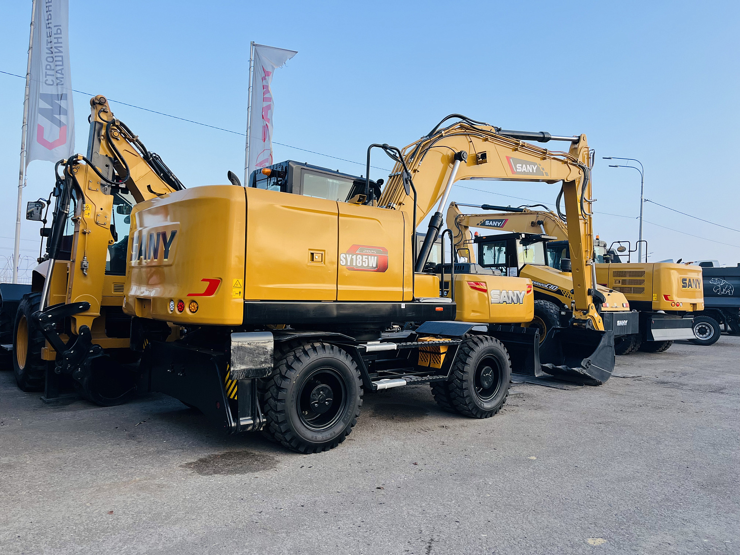экскаватор колесный sany sy185w с аутригерами и отвалом Колесные экскаваторы Sany